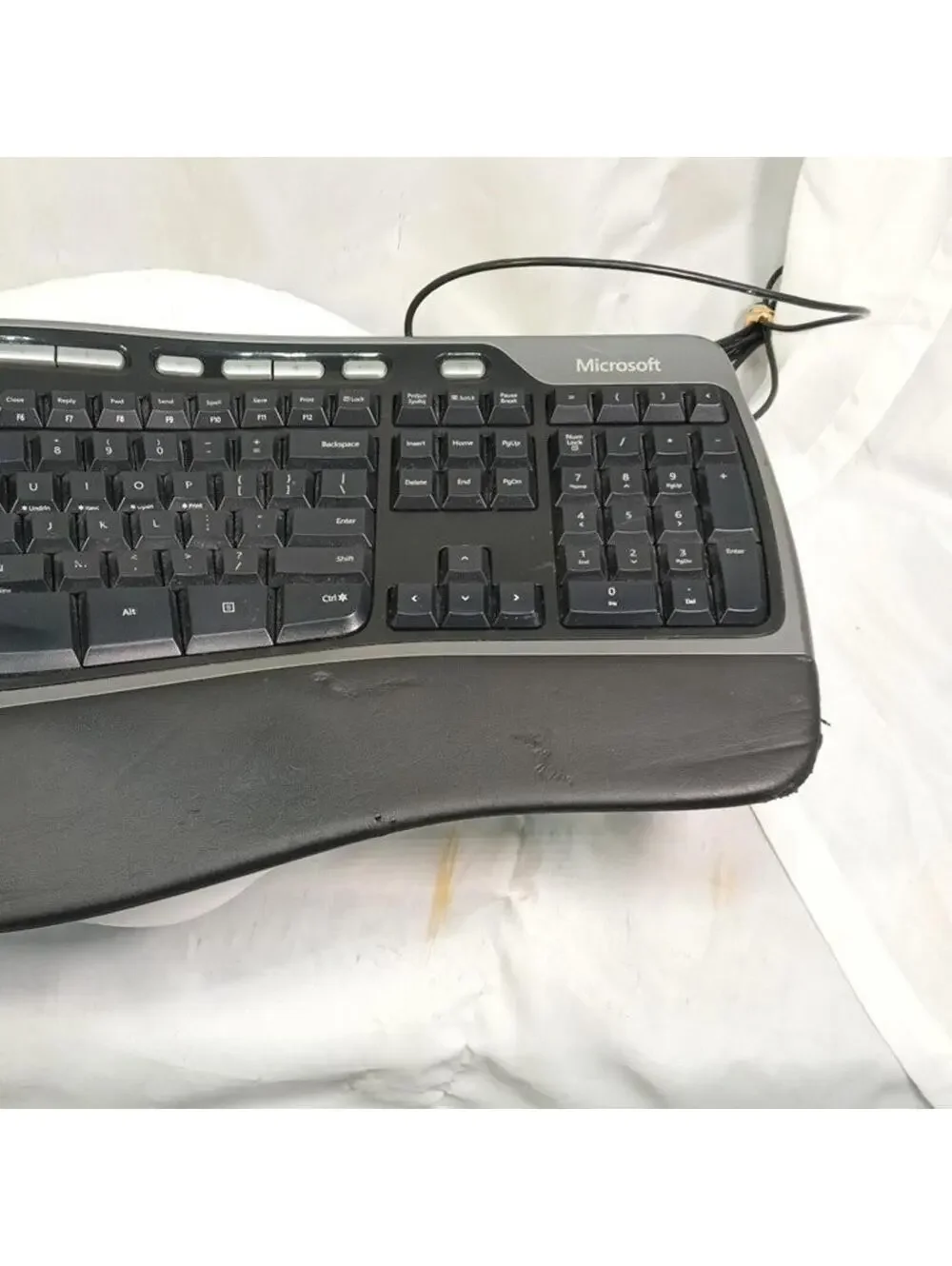 Microsoft Natural Ergonomic Keyboard 4000 v1.0 Wired USB with Wrist Support